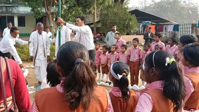Students and staff are gathered for a flag-hoisting ceremony.
The image captures collective participation in a national observance.
It reflects respect, inclusion, and community spirit.