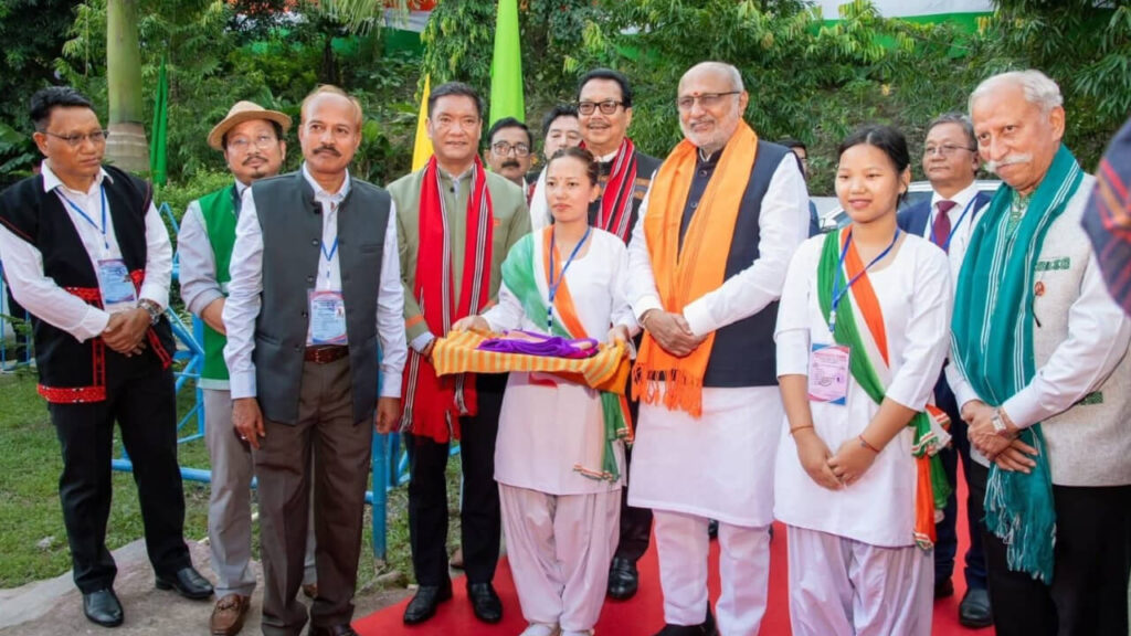Students of the Donyi-Polo Mission School posing for a group photo with the Vice President and other dignitaries.