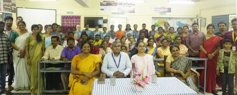 All the teachers who took part in the Pragya teacher training & VE representatives are standing together for a picture.