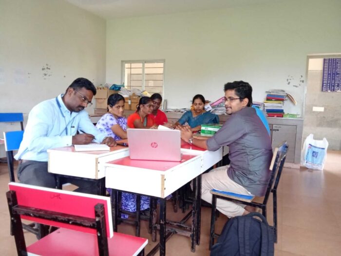 VE representative is teaching a concept to the other teachers in a group on his laptop