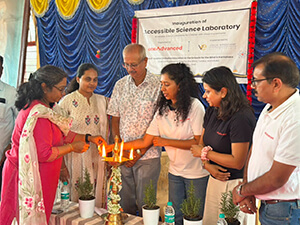 photograph of the lamp lighting at the inauguration of an accessible science laboratory